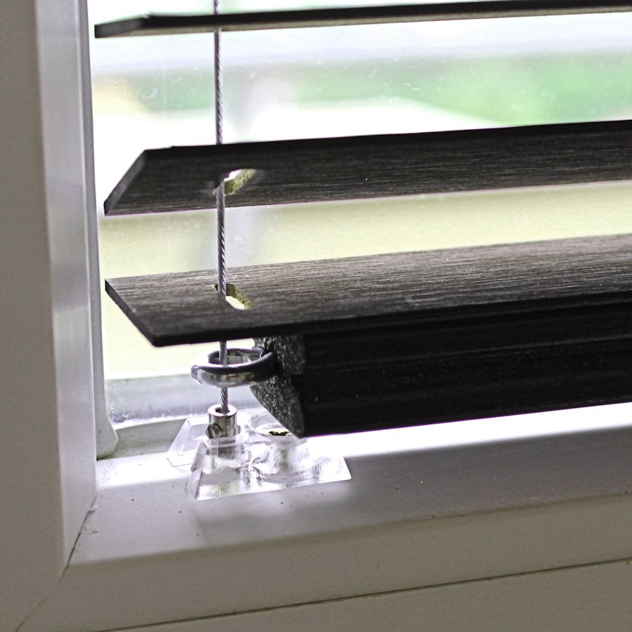 Żaluzje laminowane 25mm – Prowadzenie boczne przy szybie